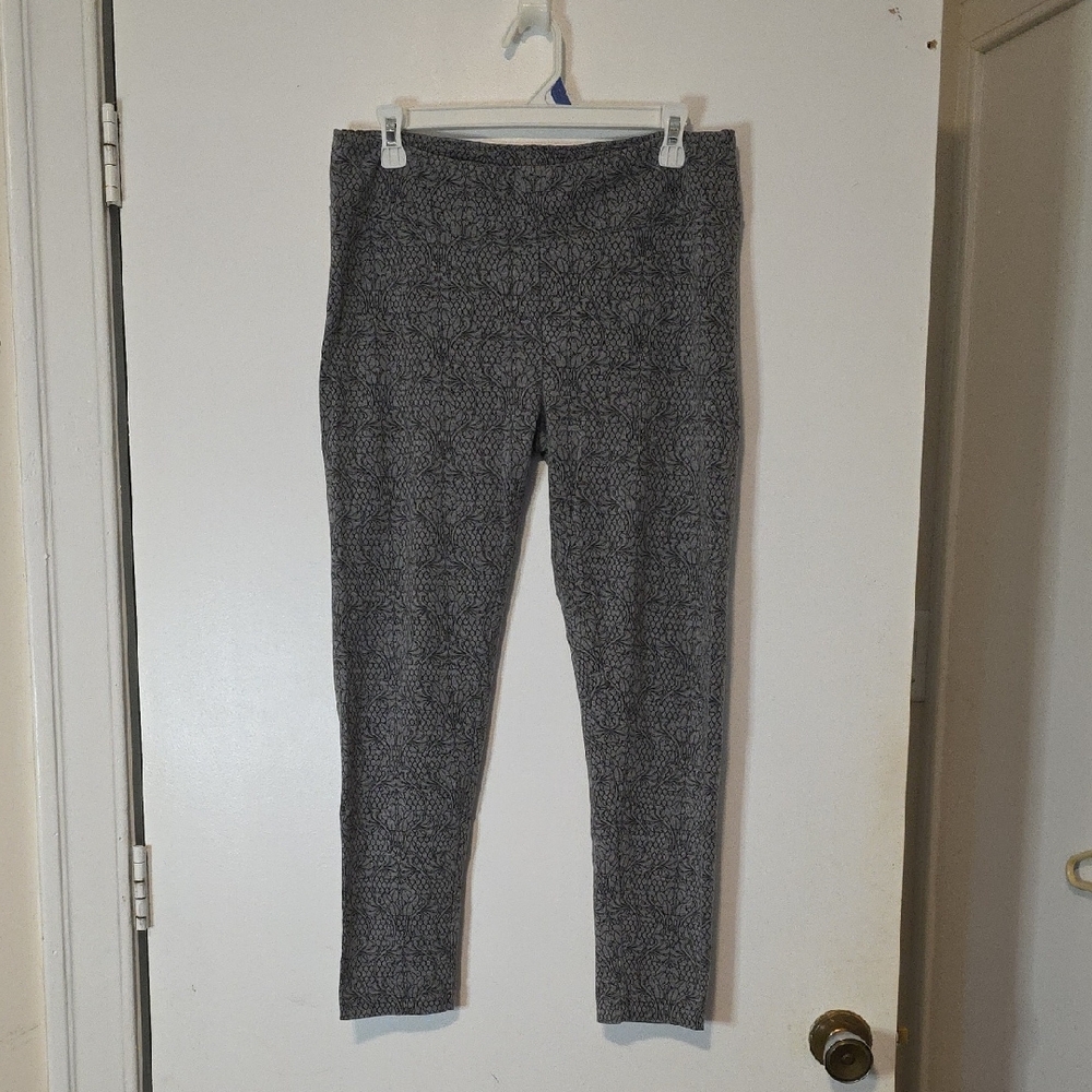 GUC George Plus Womens 1x Charcoal Leggings With Pasley Floral Print